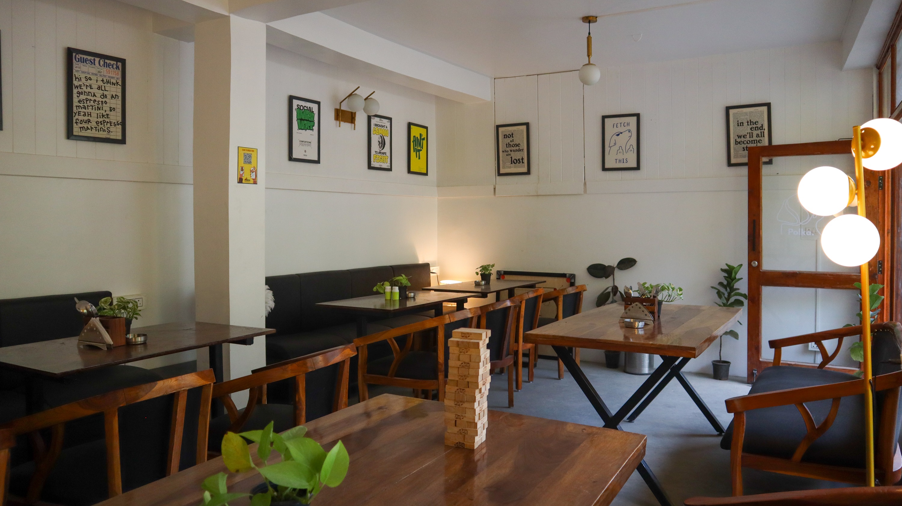 In-house cafe in hostel jibhi