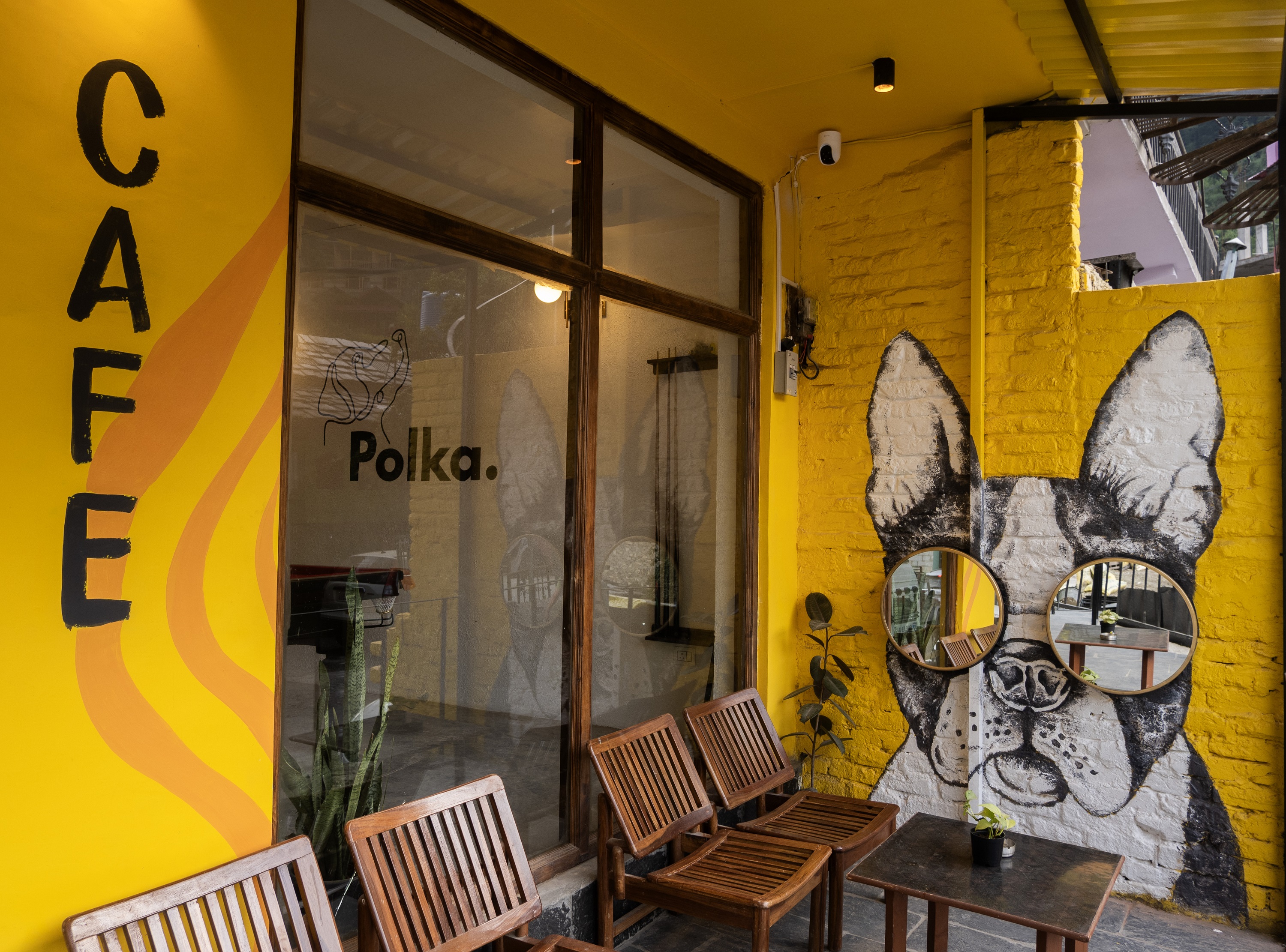 polka cafe in hostel jibhi